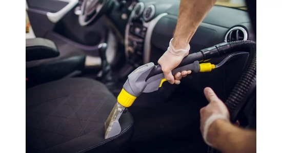 Wie verlängert man die Lebensdauer des Dachhimmels im Auto?