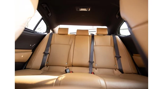 Wie wählt man das richtige Material für die Polsterung des Autos aus?